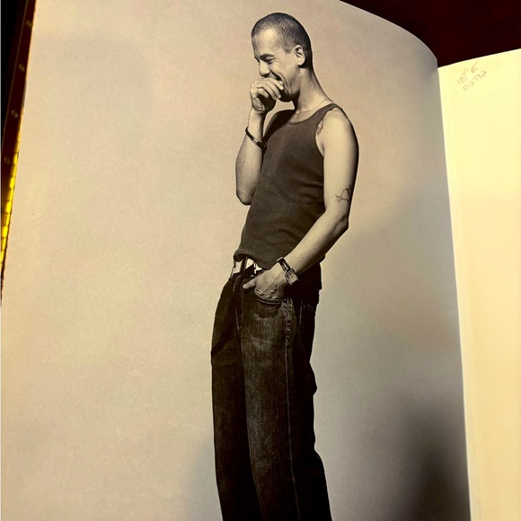 Alexander McQueen Savage Beauty 2011 Coffee Table Book - Picture 4 of 12